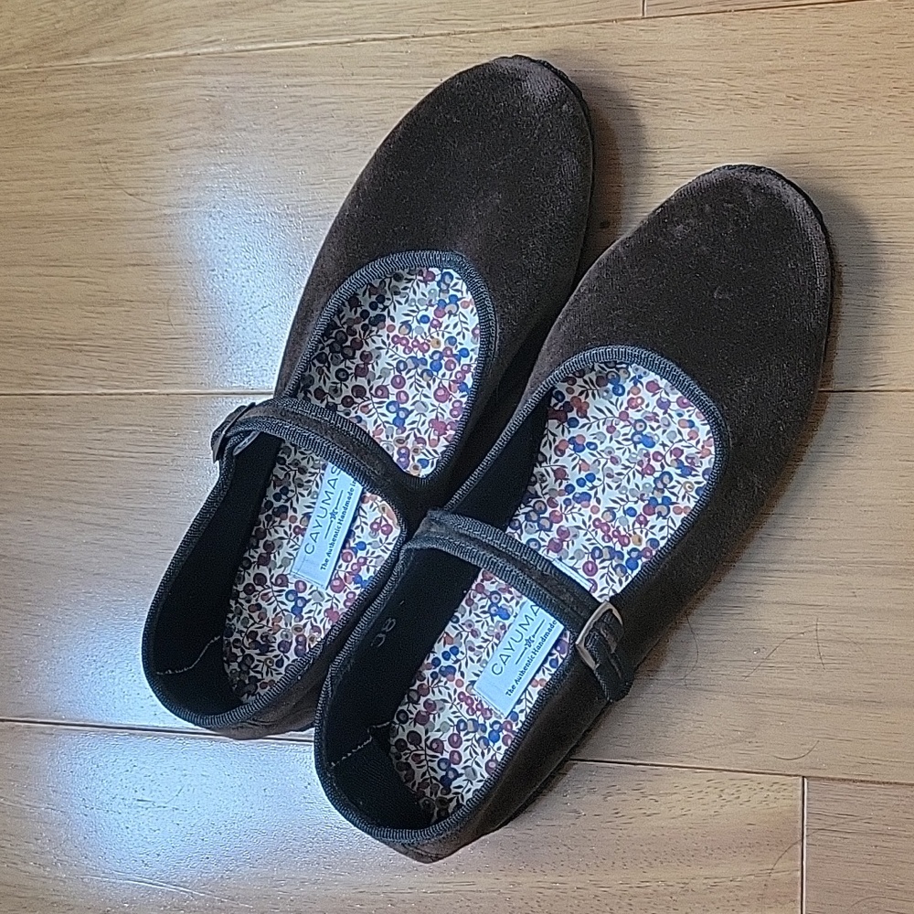 Cayumas mary janes